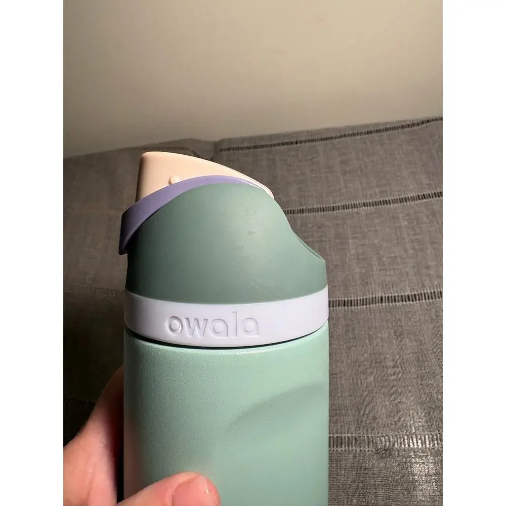 Green FreeSip Owala 24oz water bottles
